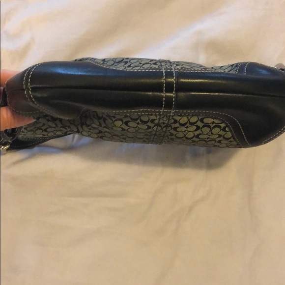 Signature Coach purse - Picture 3 of 8